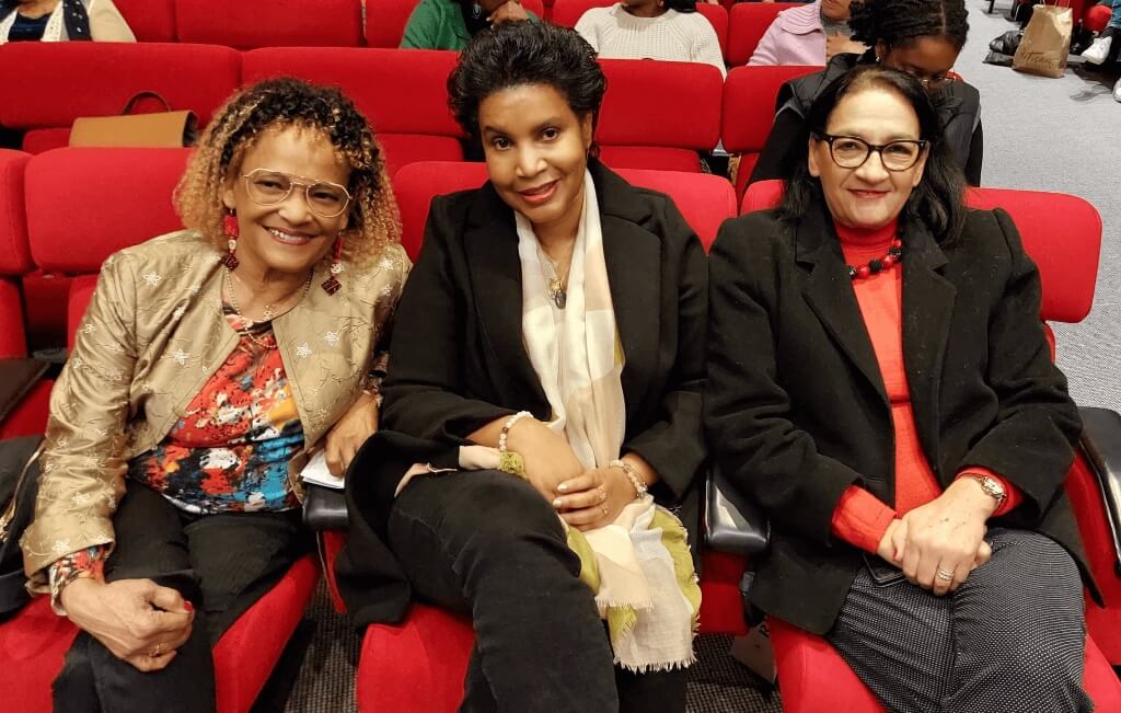 Les trois auteures Yveline Glaude-Brécy, Yollen Lossen et Fatima Chbibane à la mairie de Paris